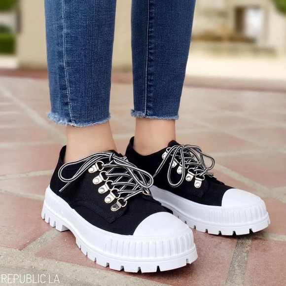 White lace up chunky sneaker - Picture 4 of 7